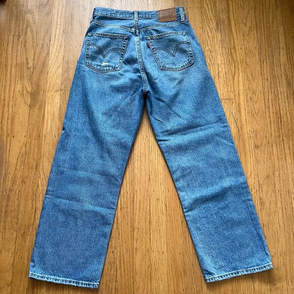 Levi's Ribcage Straight Ankle Jeans in Light Wash | Size 27 - Picture 6 of 7